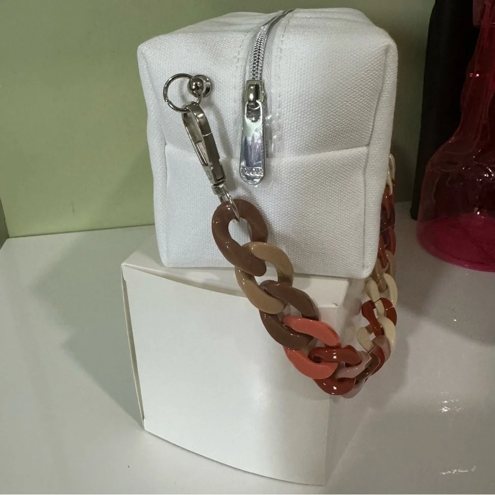 Miss Dior Cosmetic pouch with acrylic chain - Picture 3 of 7